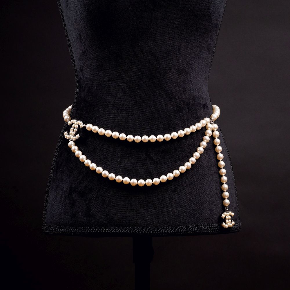 Chanel: A Chain Belt with Faux-Pearls