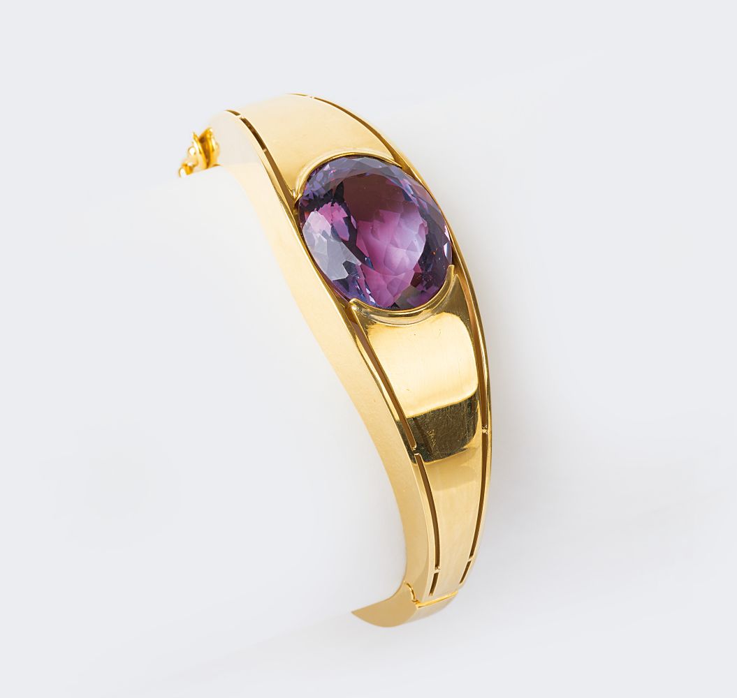 A Gold Bangle Bracelet with Amethyst