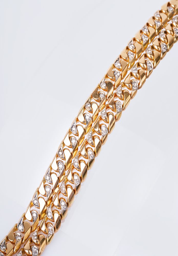 A Double-row Tank Chain Bracelet with Diamonds