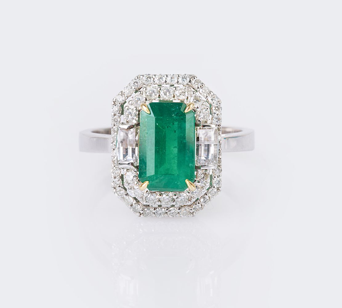 A classical-elegant Emerald Diamond Ring