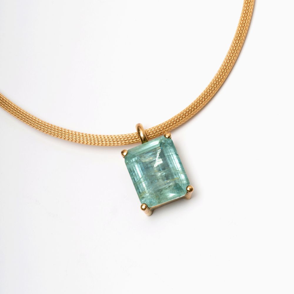 A highcarat Aquamarine Pendant on Necklace - image 2