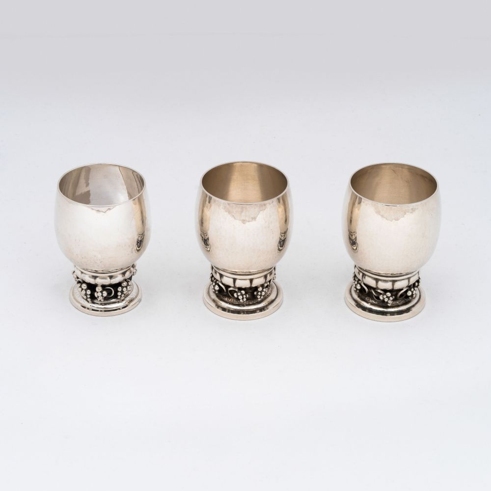 A Set of 3 Small Beakers 'Grape' No. 296 B