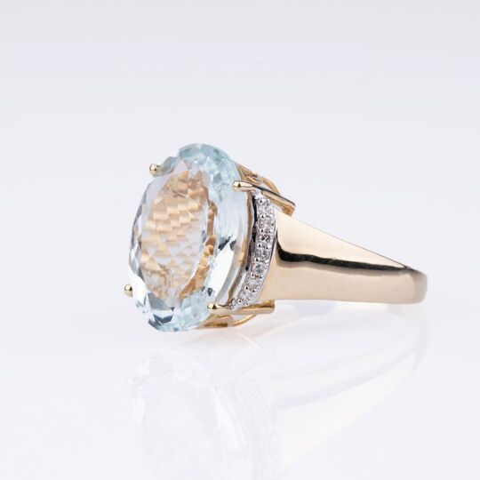 Aquamarin-Diamant-Ring