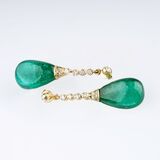 A Pair of extraordinary Emerald Diamond Earpendants - image 3