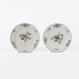 A Pair of Plates with Kakiemon Decor 