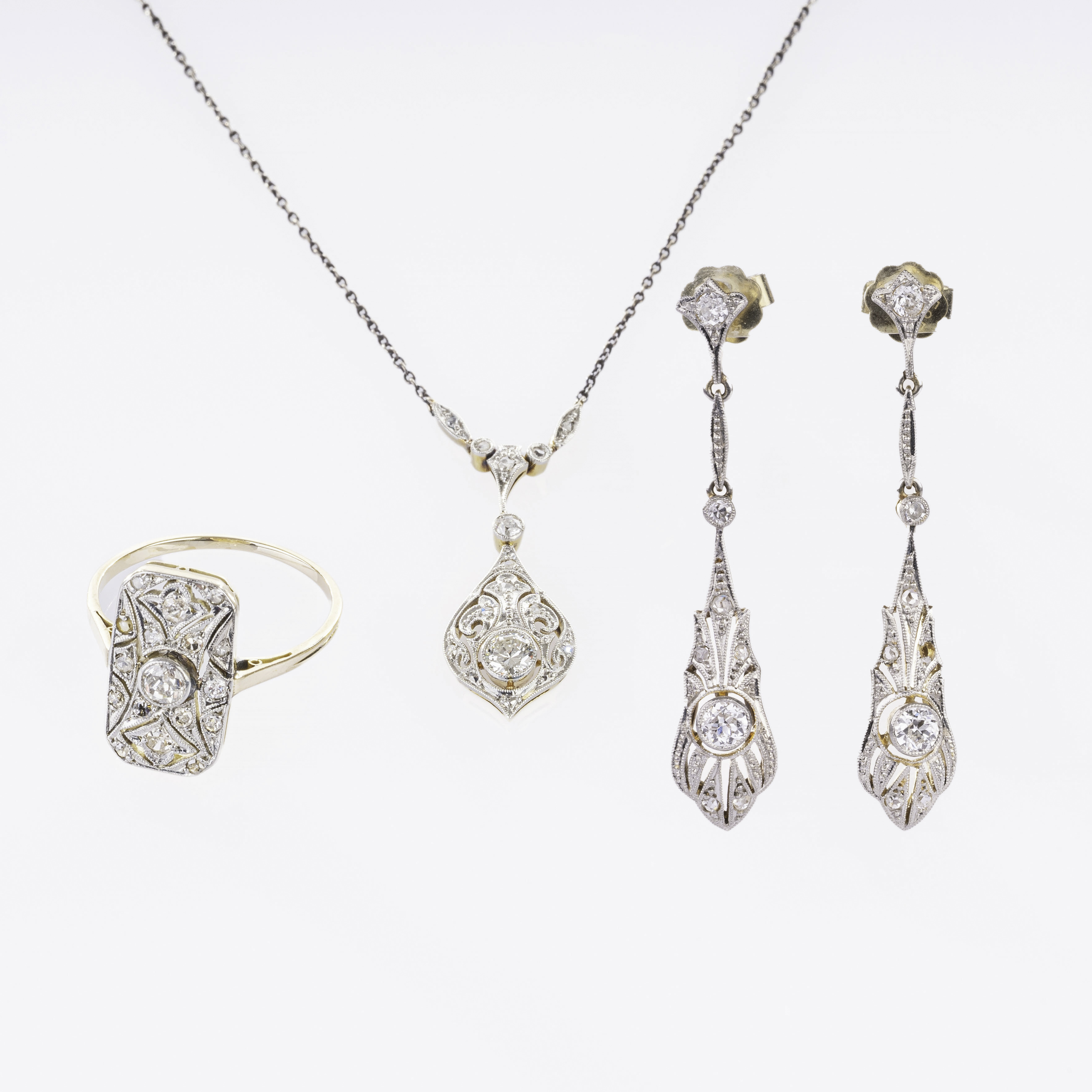 An Art-déco Diamond Jewellery Set