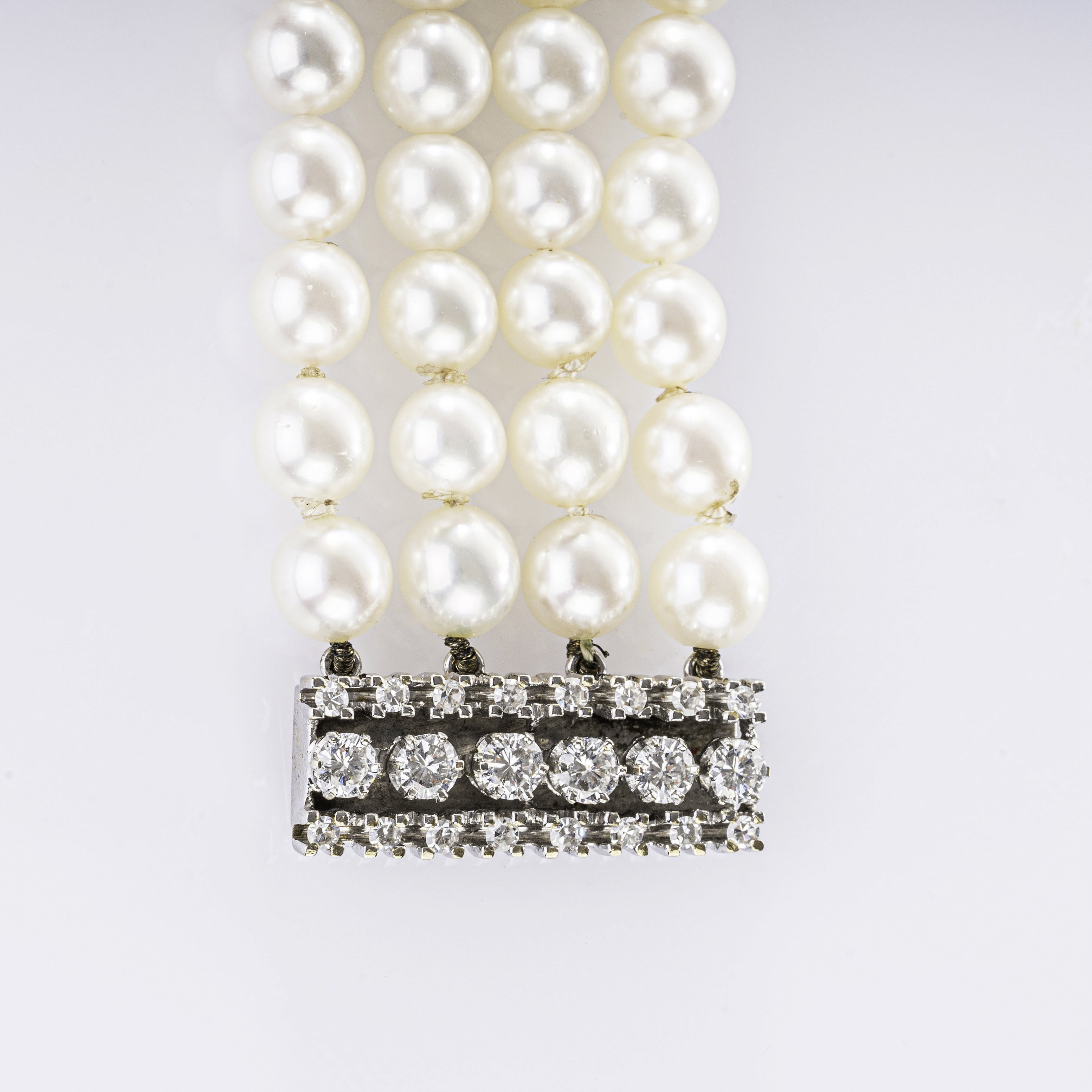 A Pearl Bracelet with Diamond Clasp - image 2