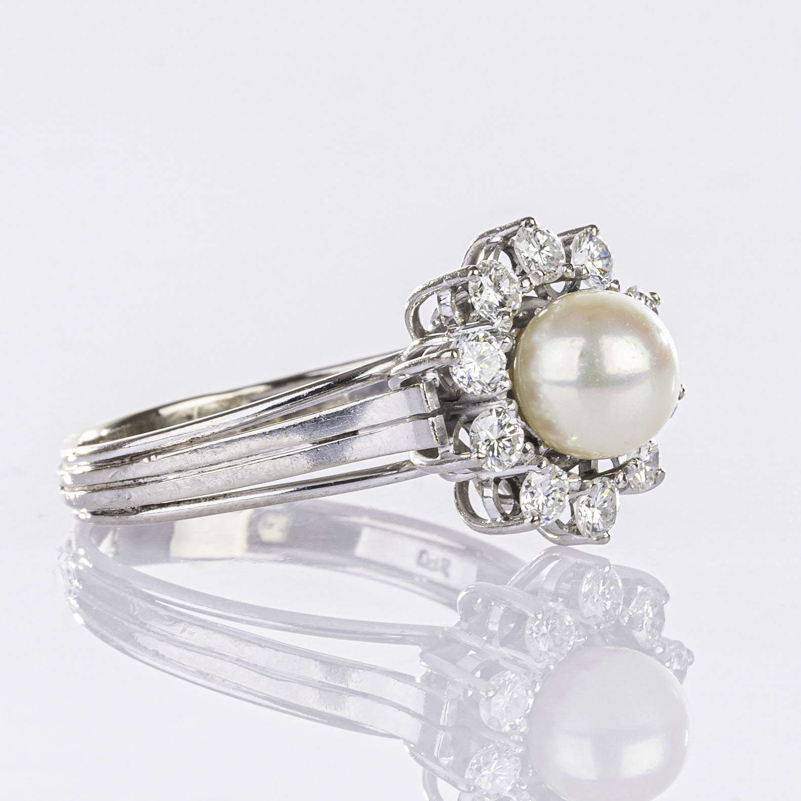 A Pearl Diamond Ring - image 2