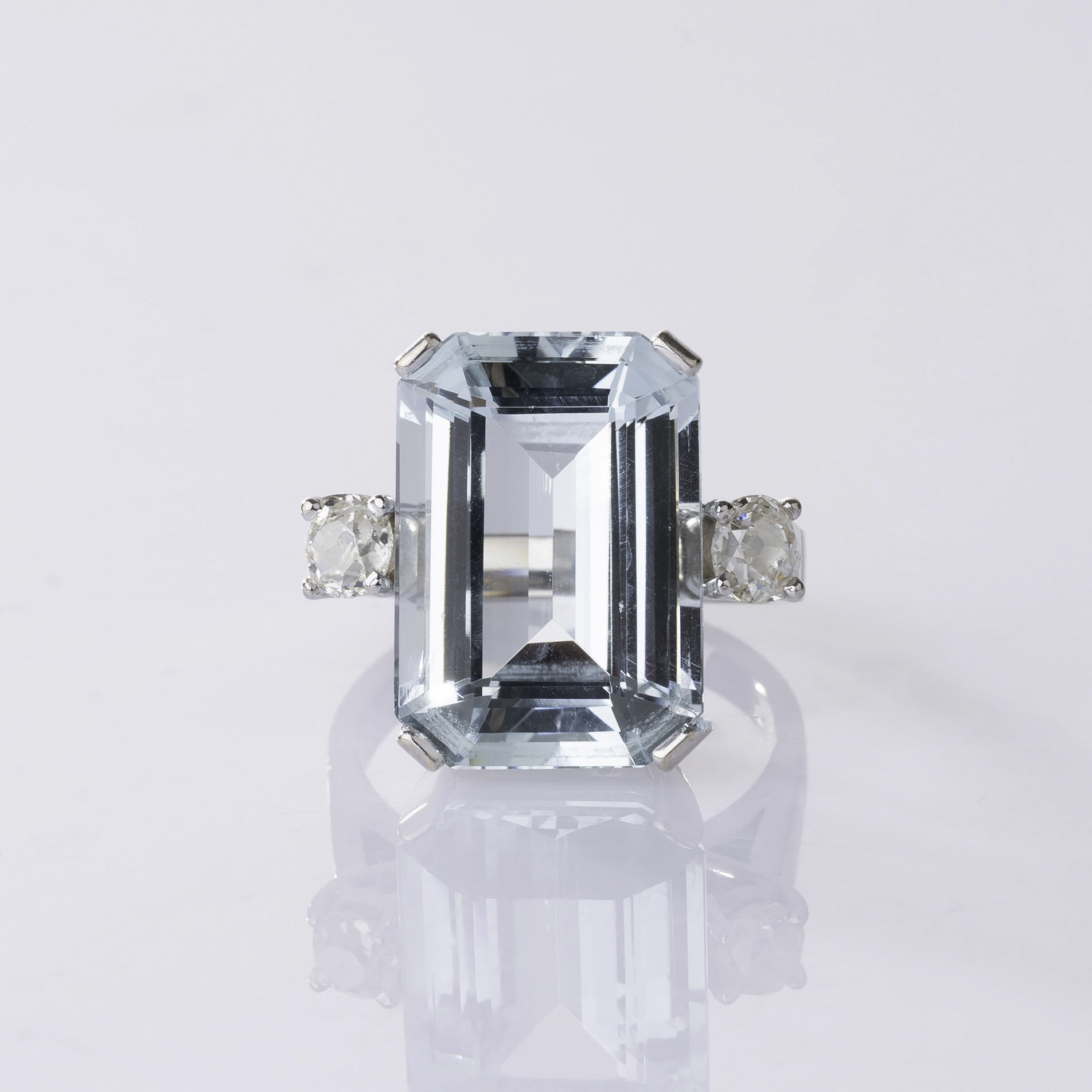 An Aquamarine Diamond Ring