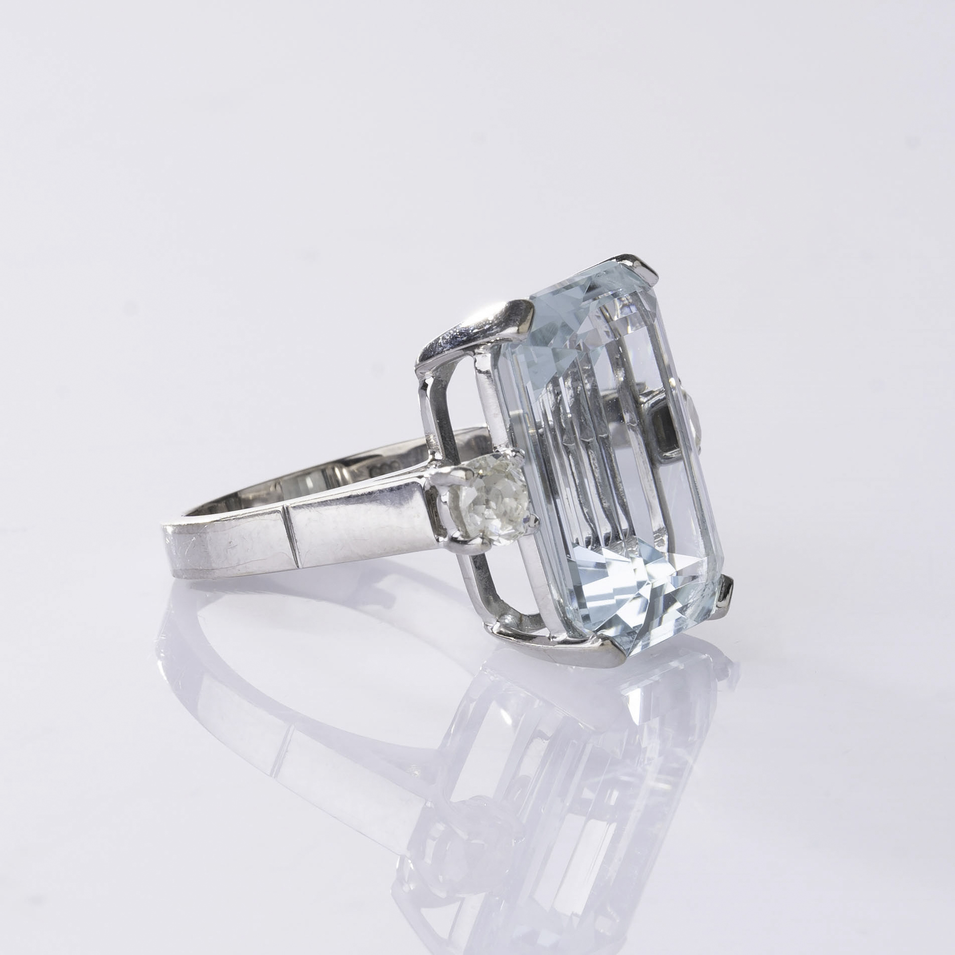 An Aquamarine Diamond Ring - image 2