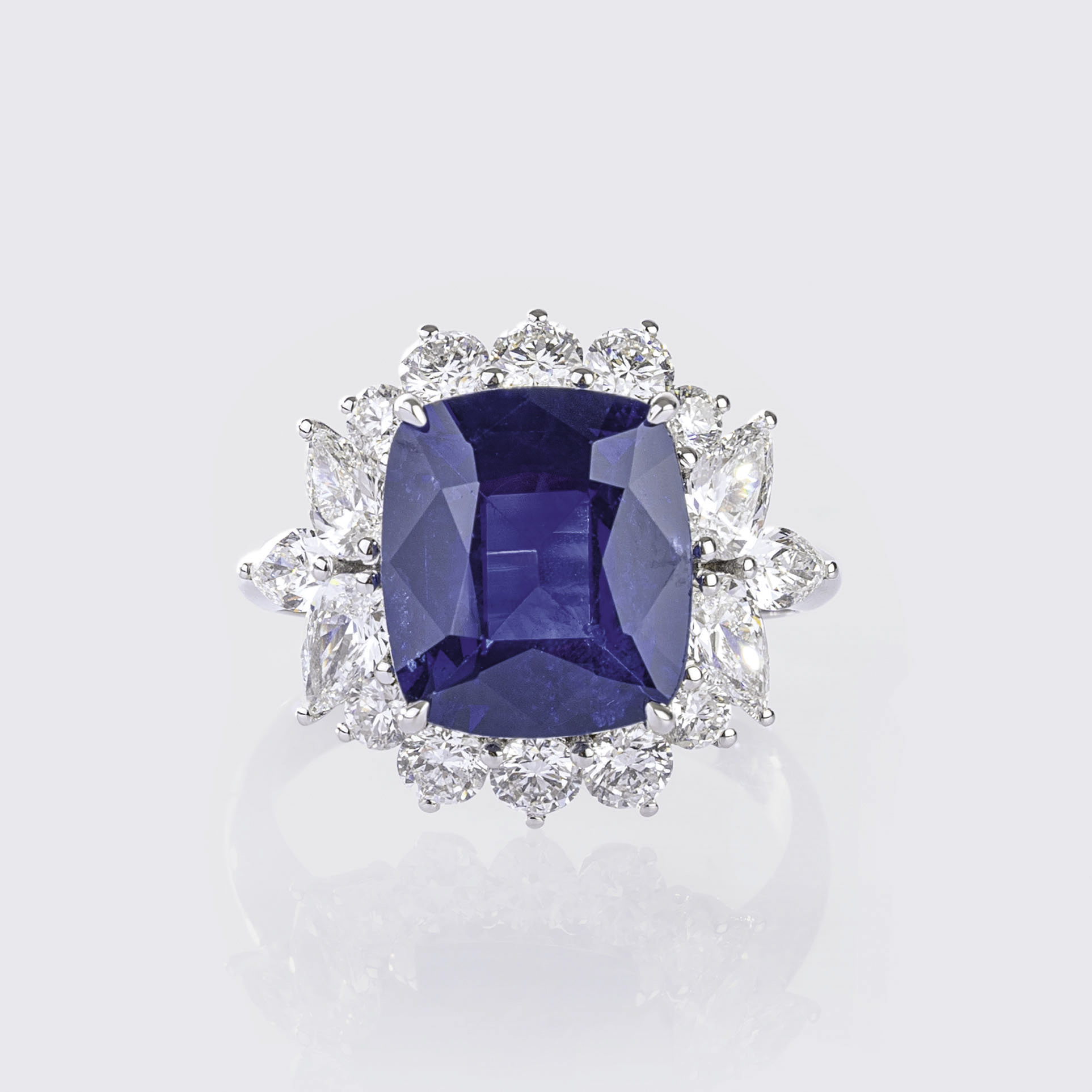 Vivid Blue Ceylon Saphir-Ring mit Diamant-Besatz