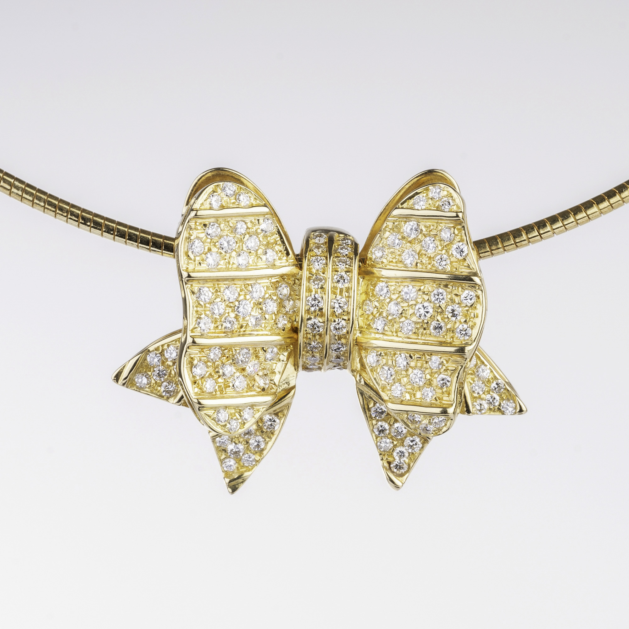 A Diamond Pendant 'Ribbon'