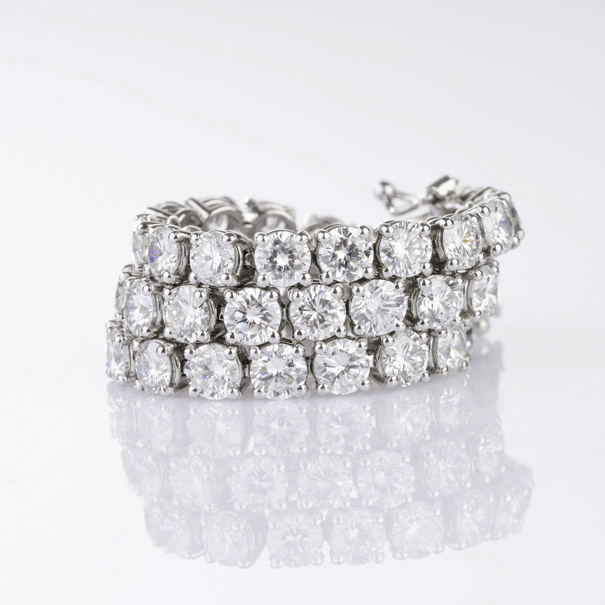 A fine, highcarat Diamond Bracelet - image 3