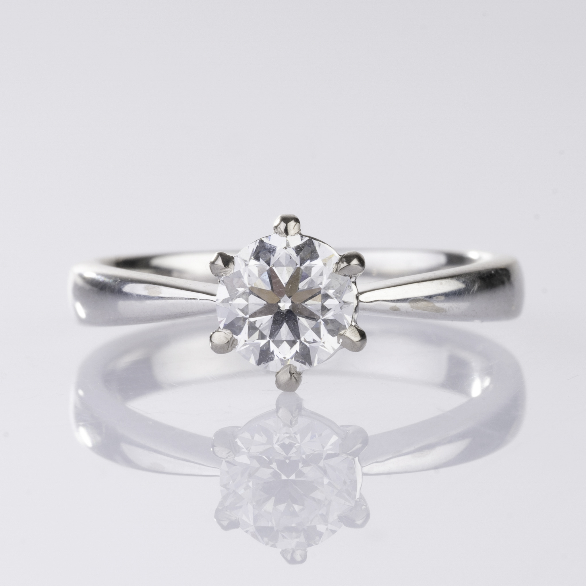 A Solitaire Ring with River Diamond