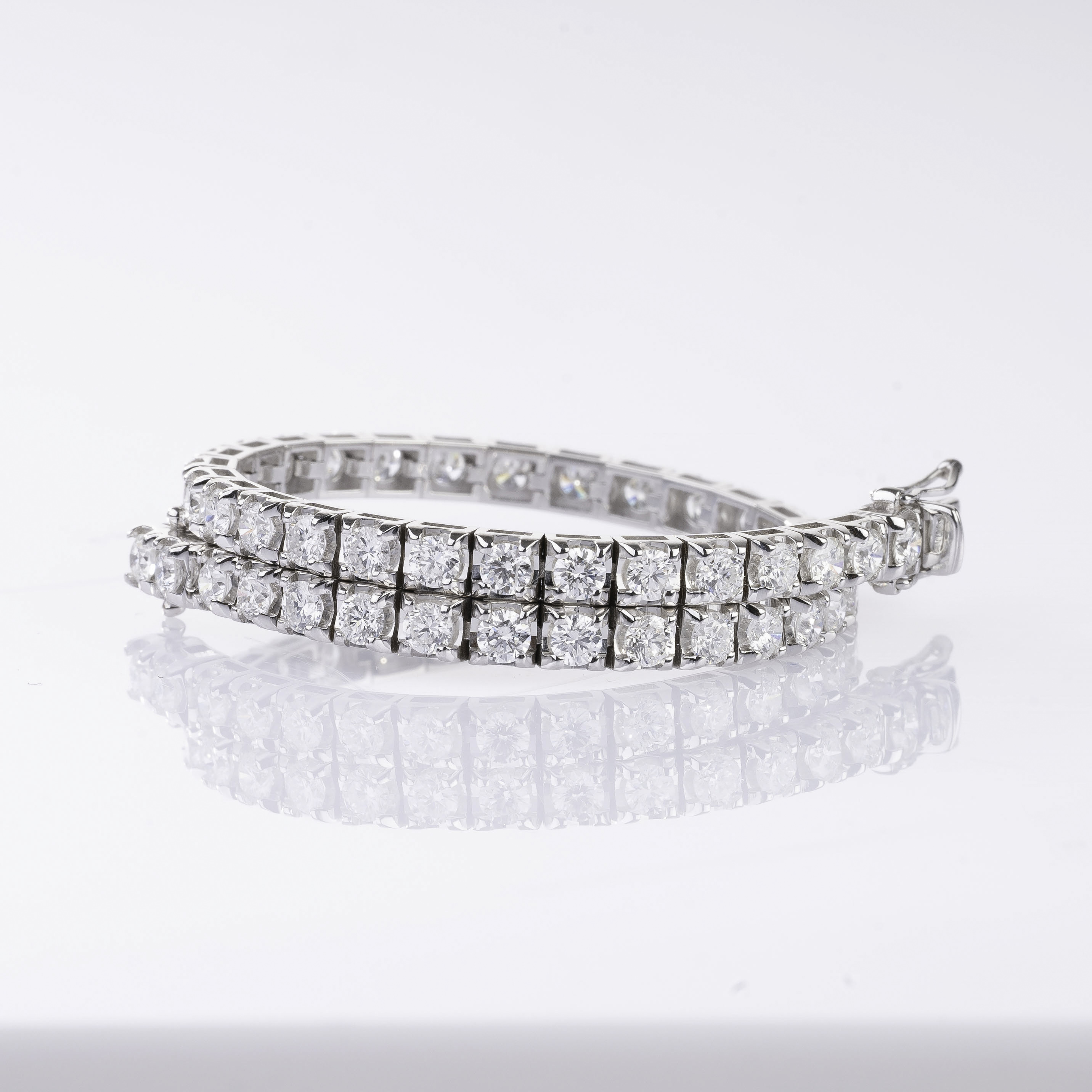 A fine white Diamond Bracelet - image 2