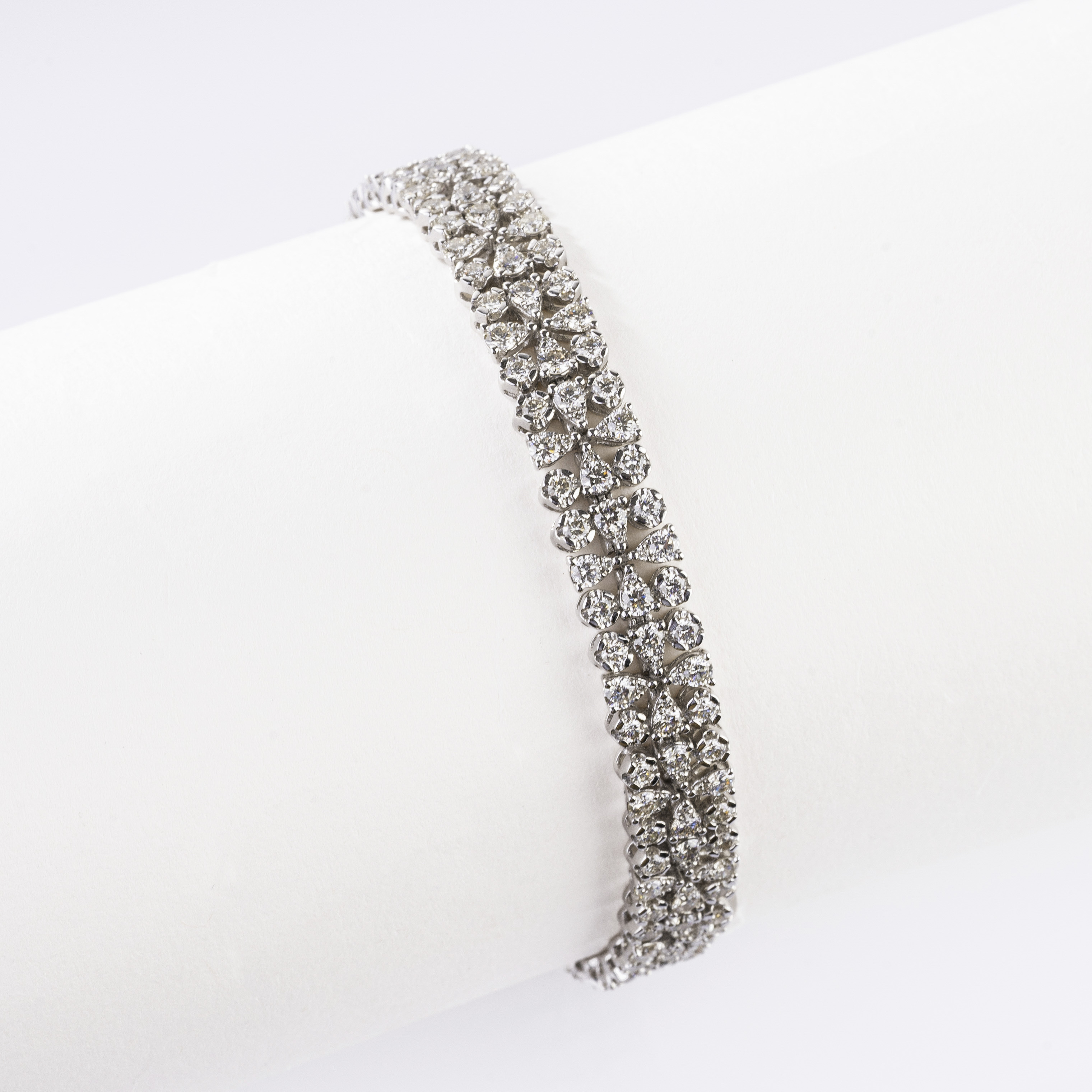 A cigh carat Diamond Bracelet 'Blossoms' - image 2