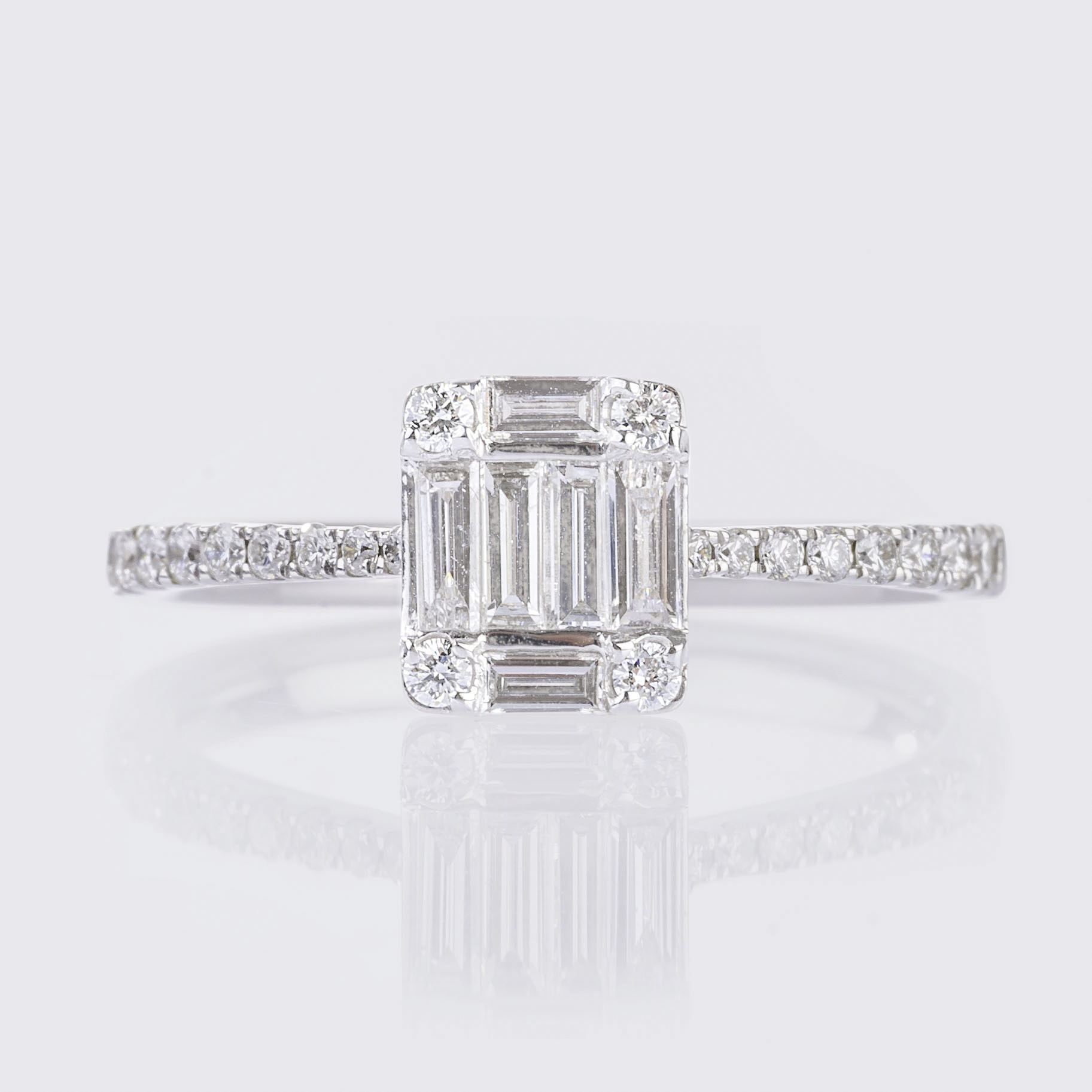 A modern Diamond Ring