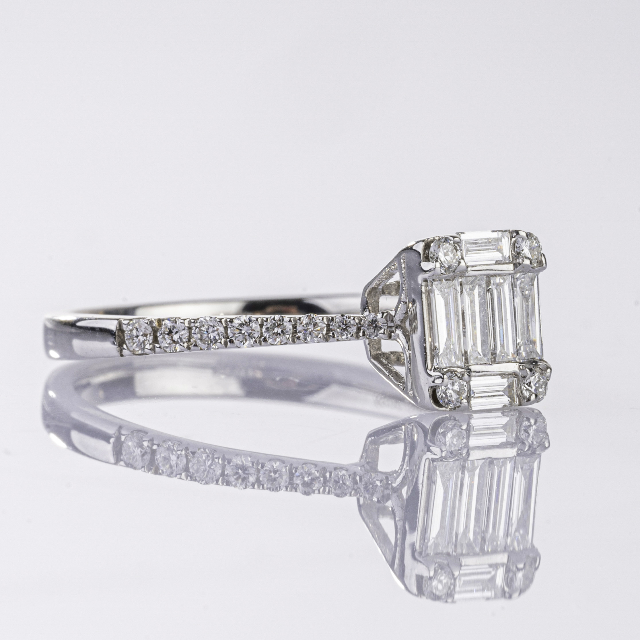 A modern Diamond Ring - image 2