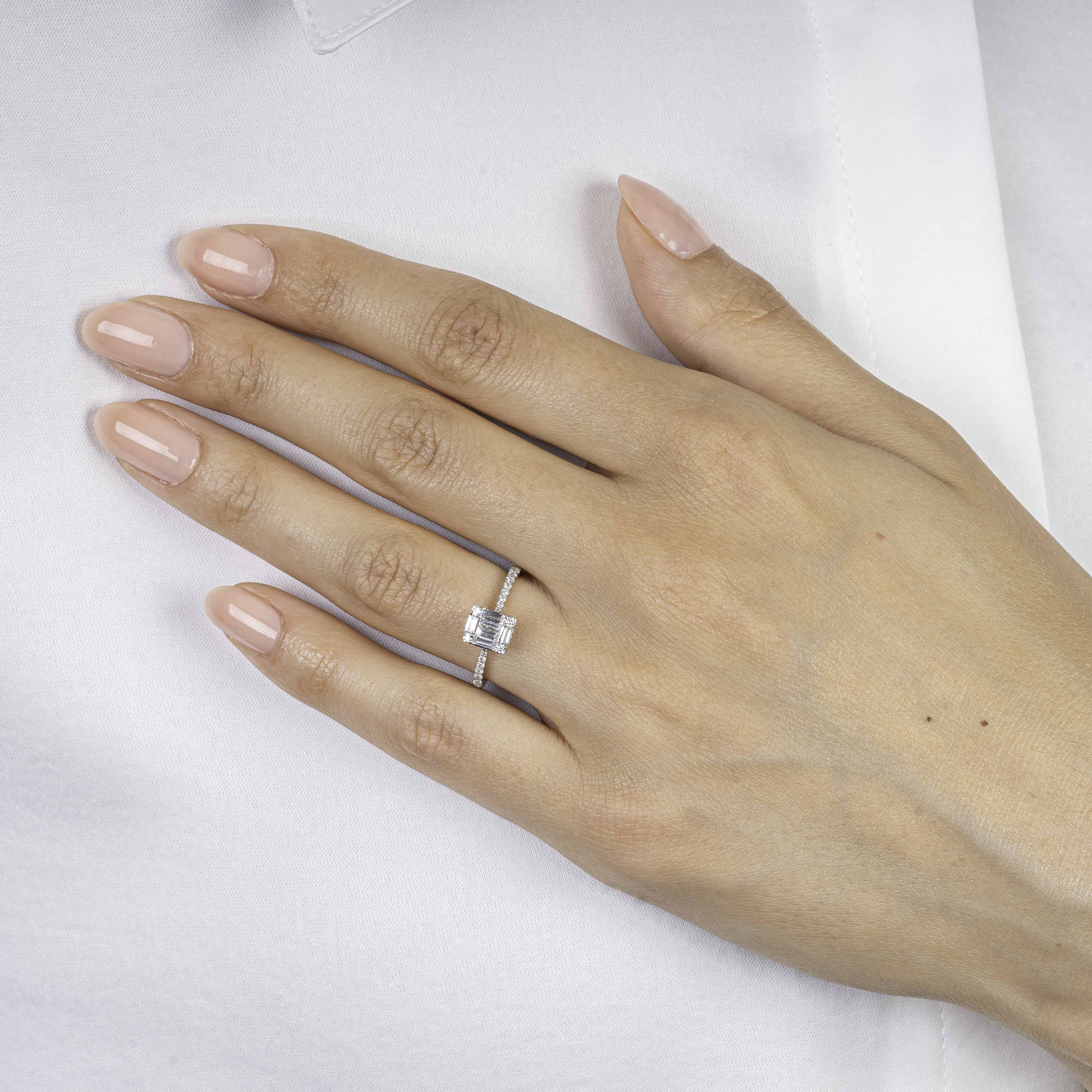 A modern Diamond Ring - image 3