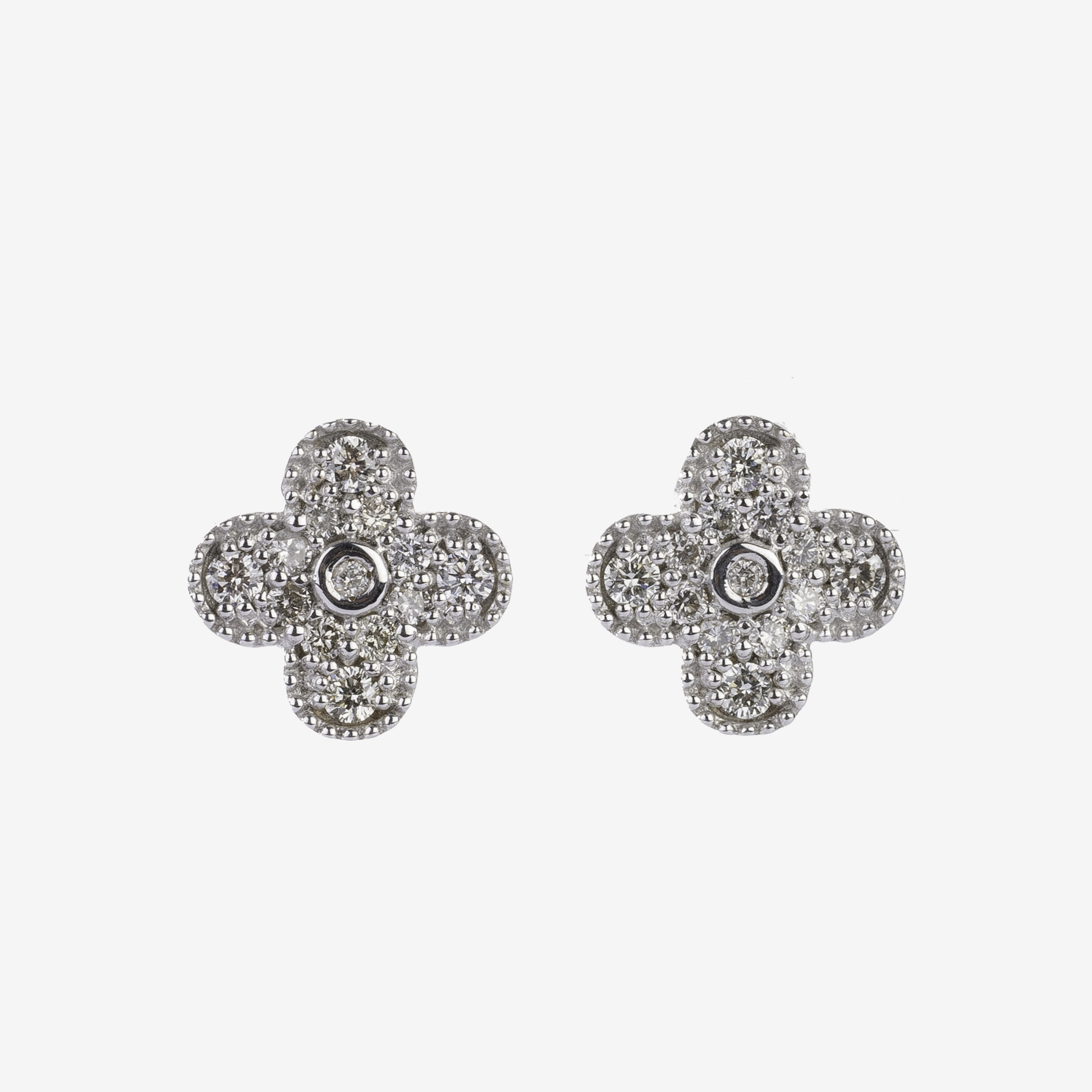 A Pair of petite Flower Earstuds with Diamonds