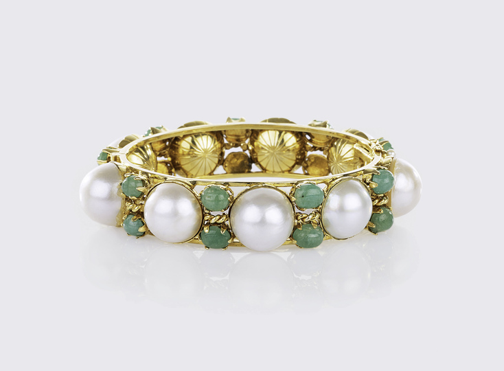 A Pearl Jadeit Bangle Bracelet