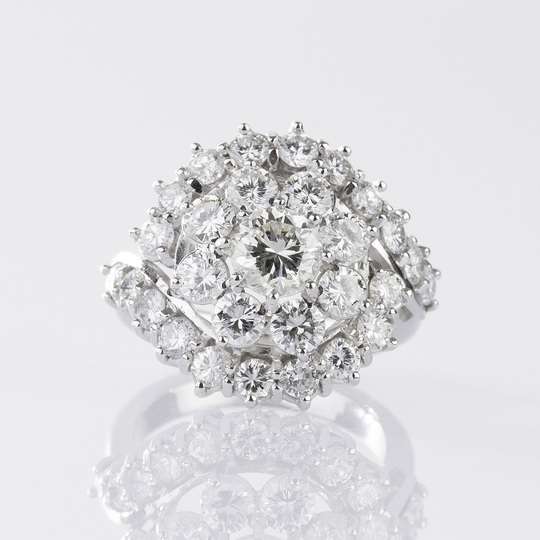 A highcarat Diamond Cocktailring