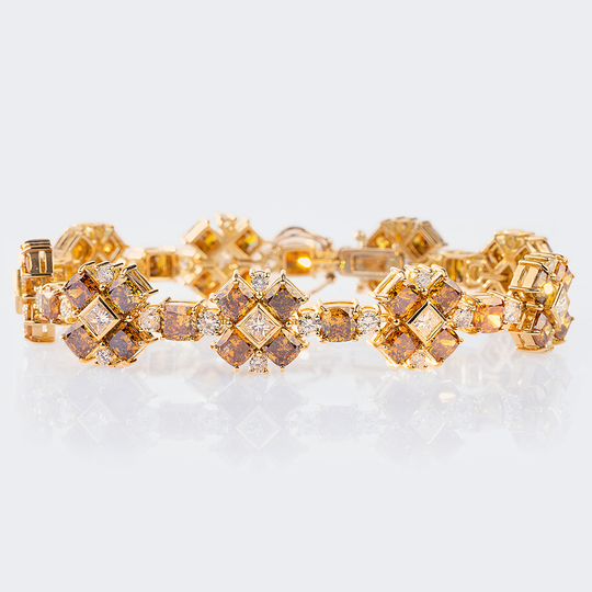 A precious colourful Fancy Diamond Bracelet