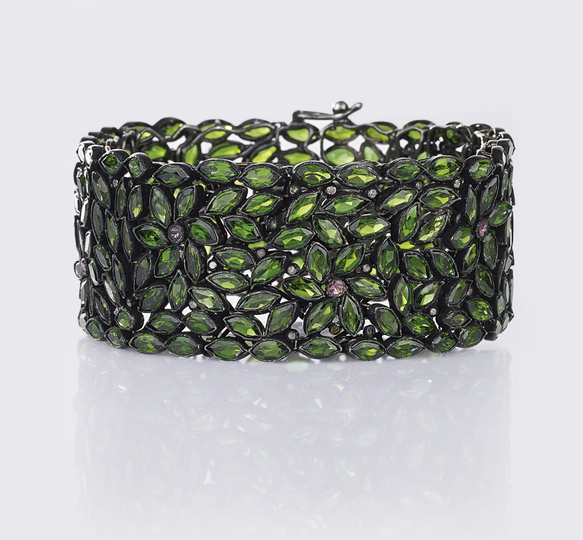 A Deepgreen Diopsid Bracelet with Pink Tourmalilnes 'fleurs vertes'