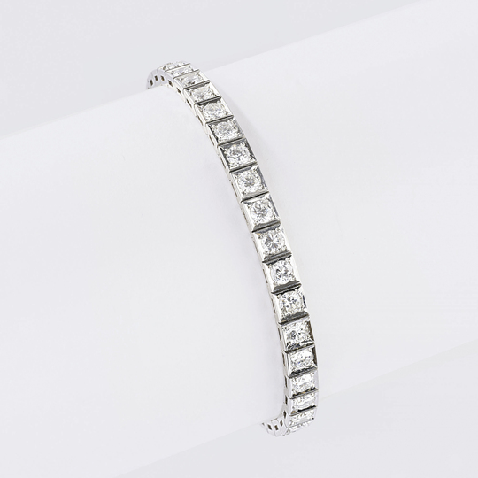 A highcarat Rivière Diamond Bracelet