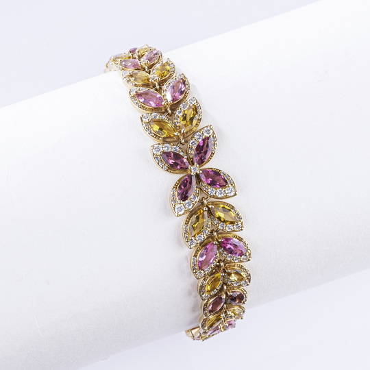 An exceptionel Flower Tourmaline Diamond Bracelet