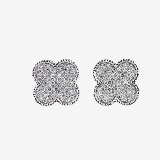 A Pair of flowershaped Diamond Earstuds