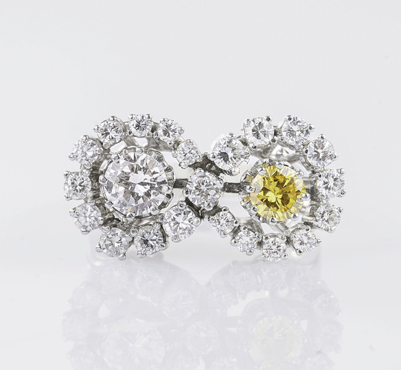 A 'Toi-et-Moi Ring with bicolour Diamonds