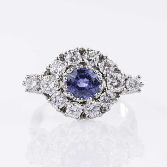 A fine Sapphire Diamond Ring