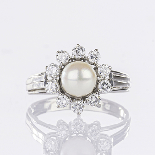 A Pearl Diamond Ring