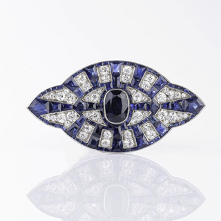 An excellent Art-déco Brooch with natural Sapphire