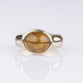 A Citrine Cabochon Ring