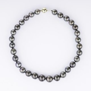 A Tahiti Pearl Necklace