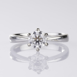 A Solitaire Ring with River Diamond