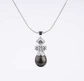 A Tahiti Pearl Pendant with Diamonds