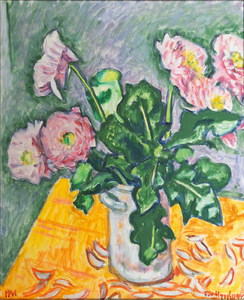 Blumen in weißer Vase