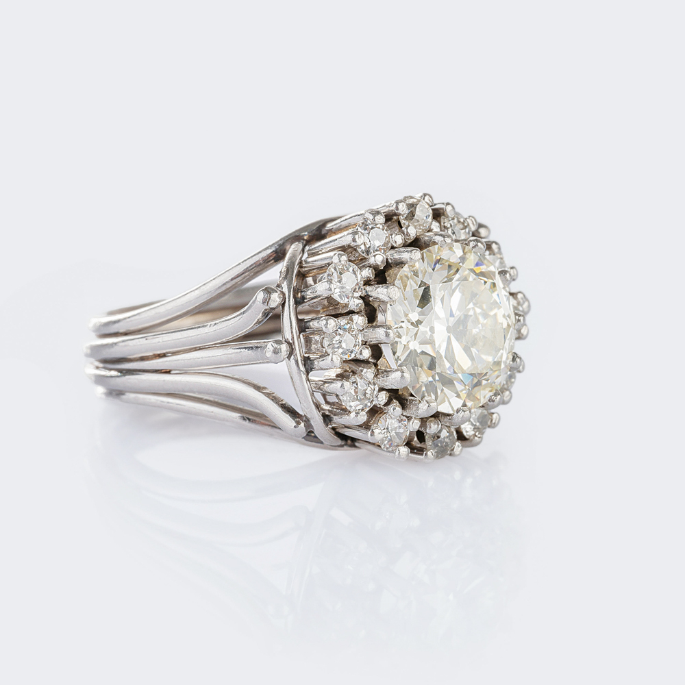 Exceptional High-Calibre Solitaire Ring - image 2