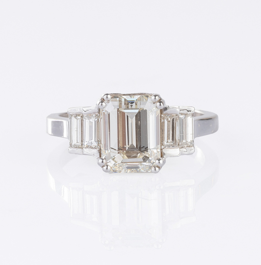 Hochkarätiger Emerald Cut Diamant-Ring