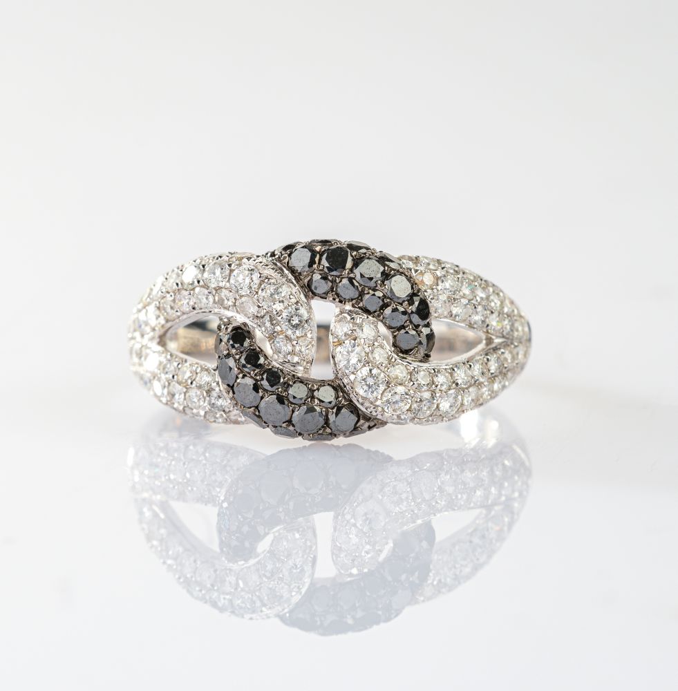 Ring mit zweifarbigem Diamant-Besatz