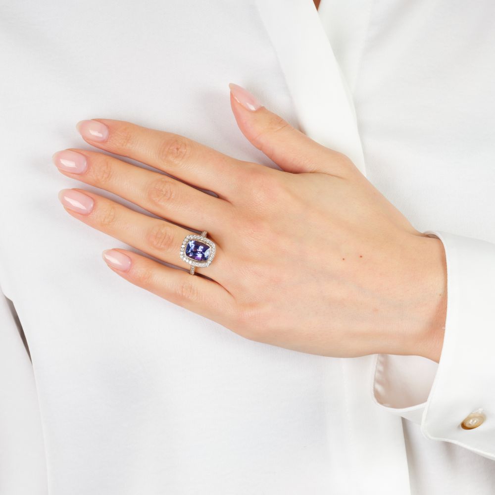 Tanzanite Diamond Ring - image 3