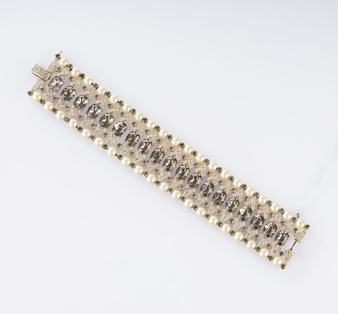 Bracelet with Faux-Pearls - image 2