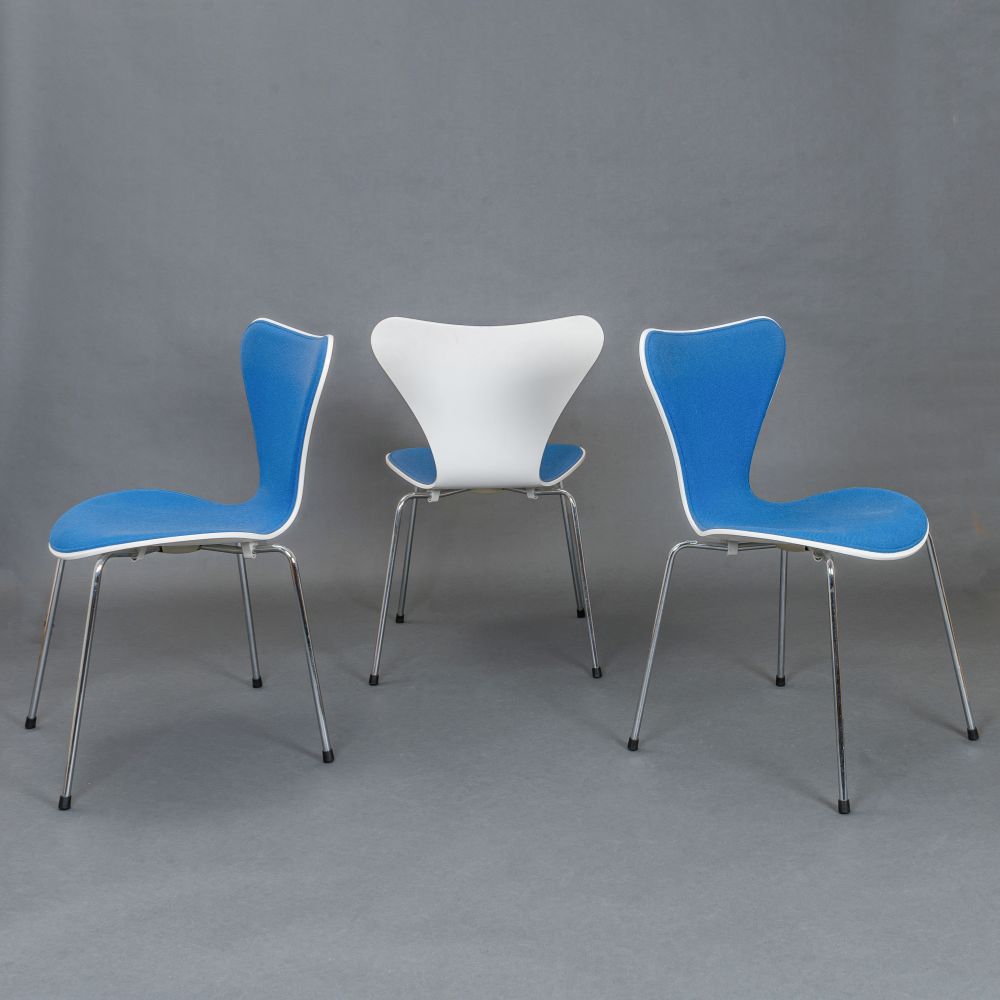 A Set of 6 Chairs Model '3107' - image 2