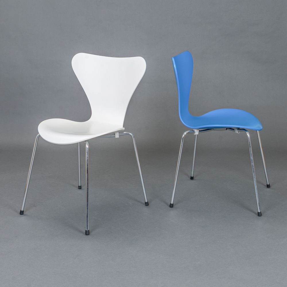 A Set of 4 Chairs Model '3107' - image 3