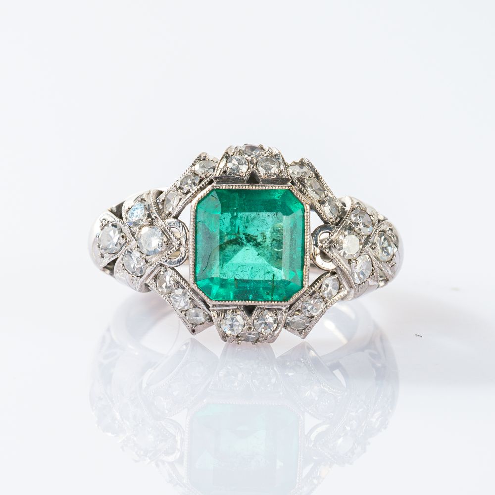 Art-déco Emerald Diamond Ring