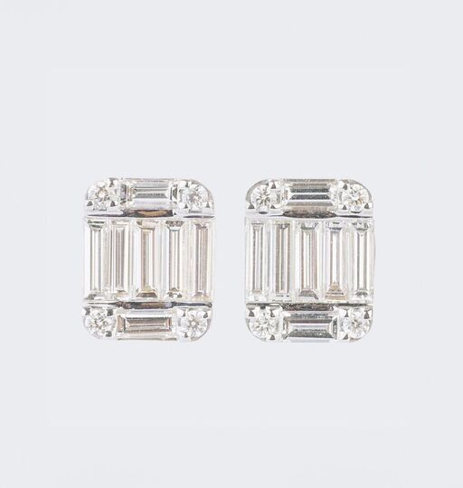 A Pair of fine-white Diamond Earstuds