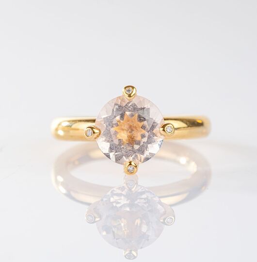 Moderner Rosenquarz Ring mit Kleinstbrillanten by Kim